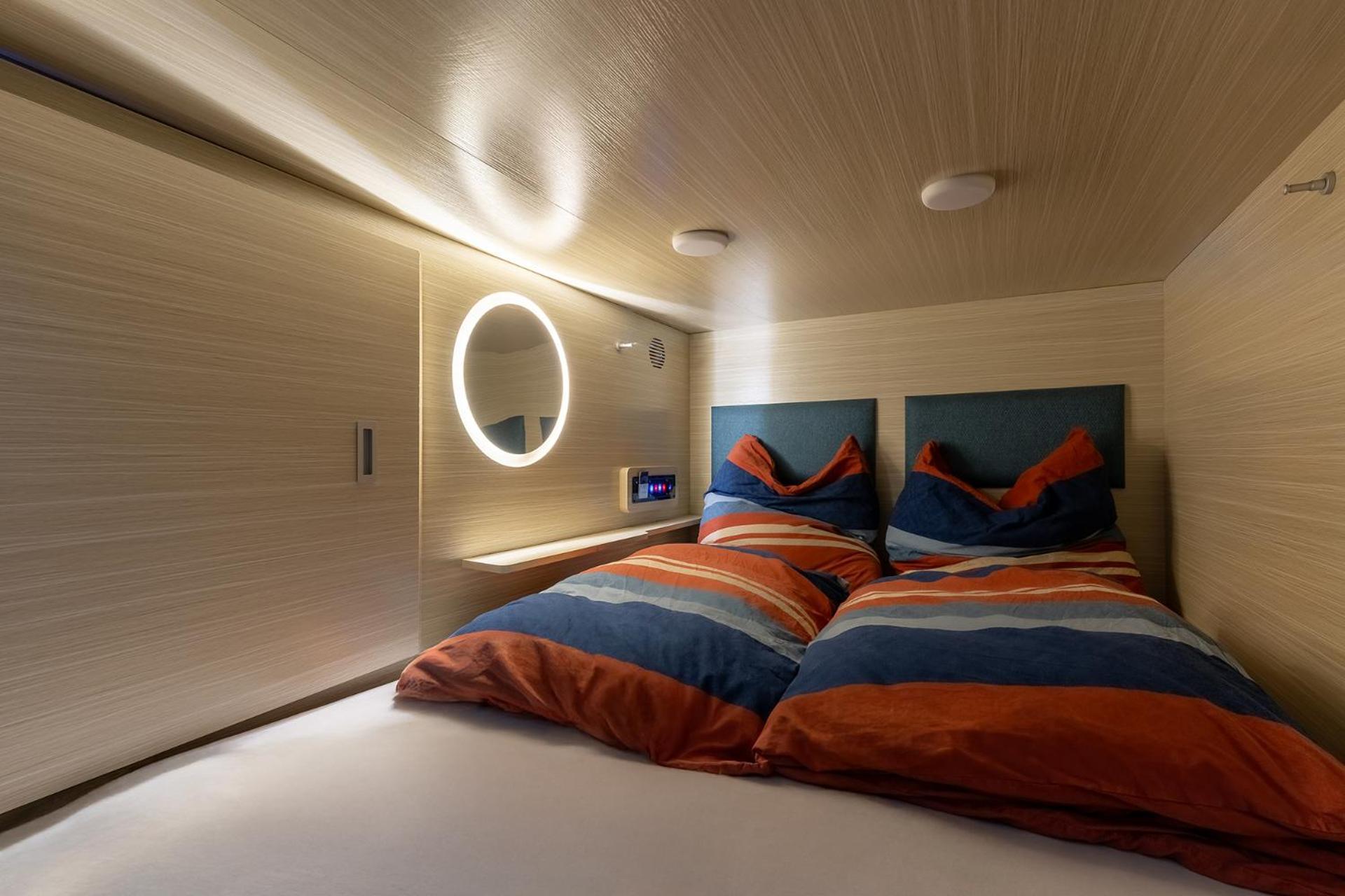 Mue Cubes - Capsule Hotel Базел Екстериор снимка