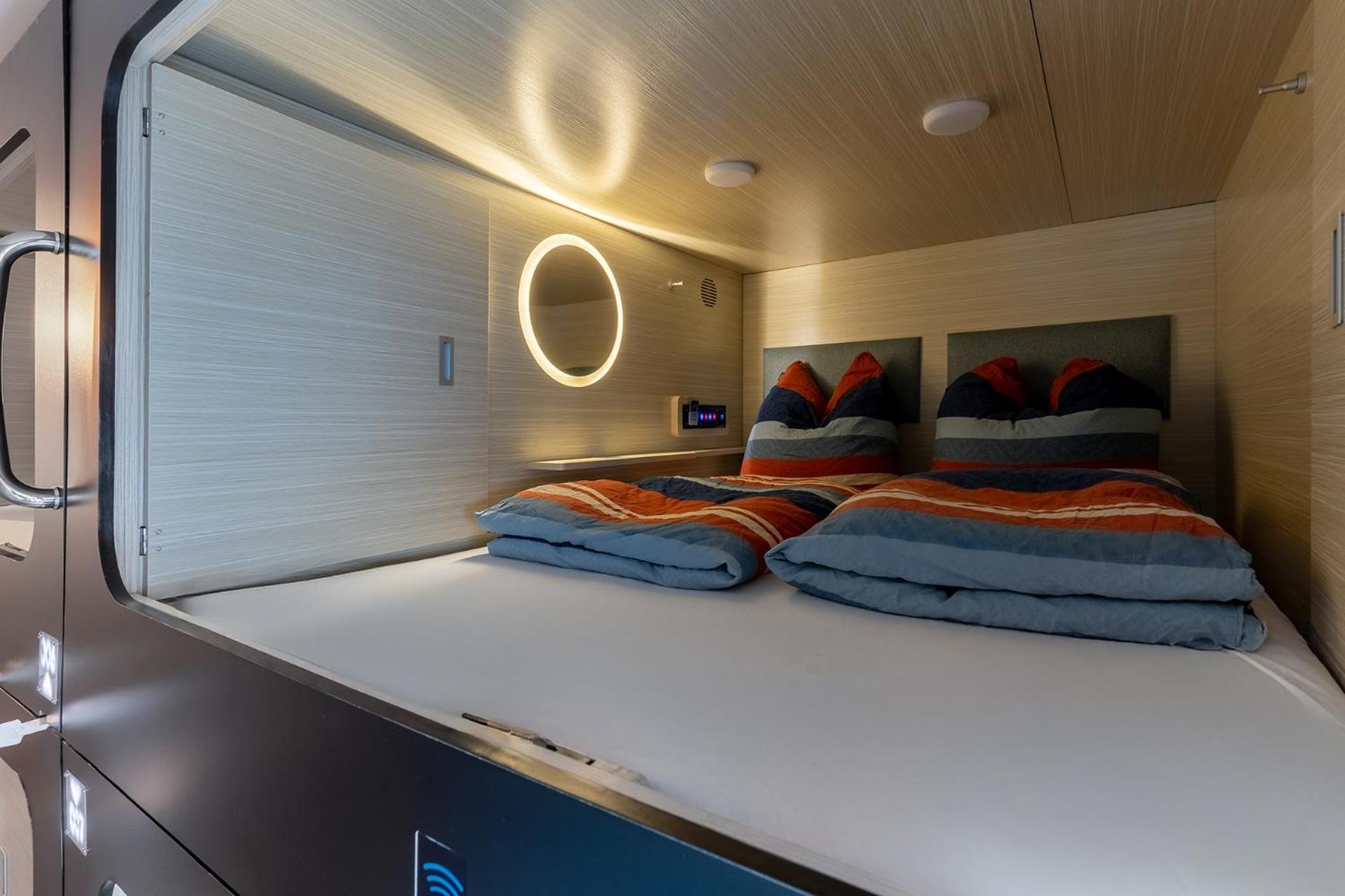 Mue Cubes - Capsule Hotel Базел Екстериор снимка