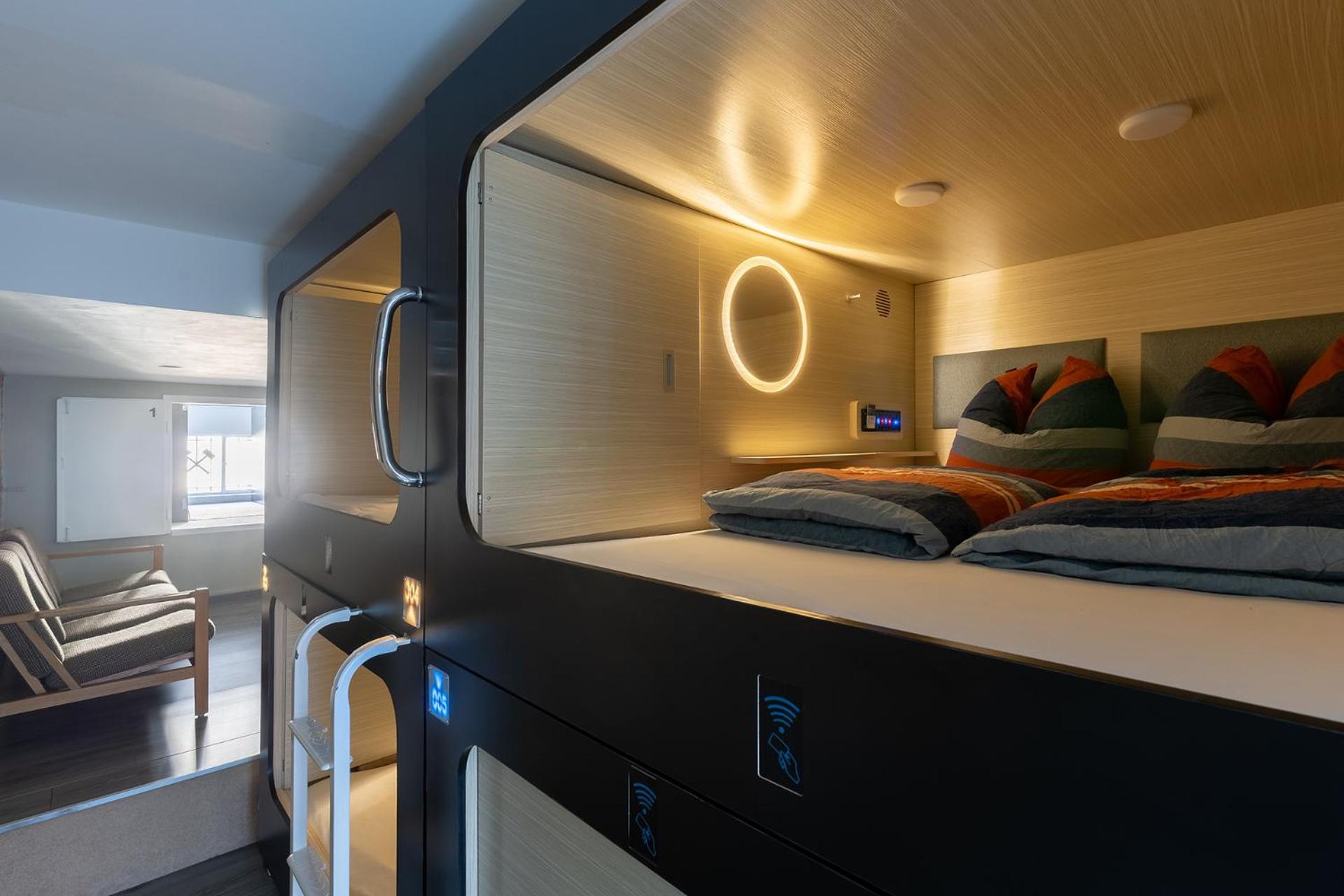 Mue Cubes - Capsule Hotel Базел Екстериор снимка