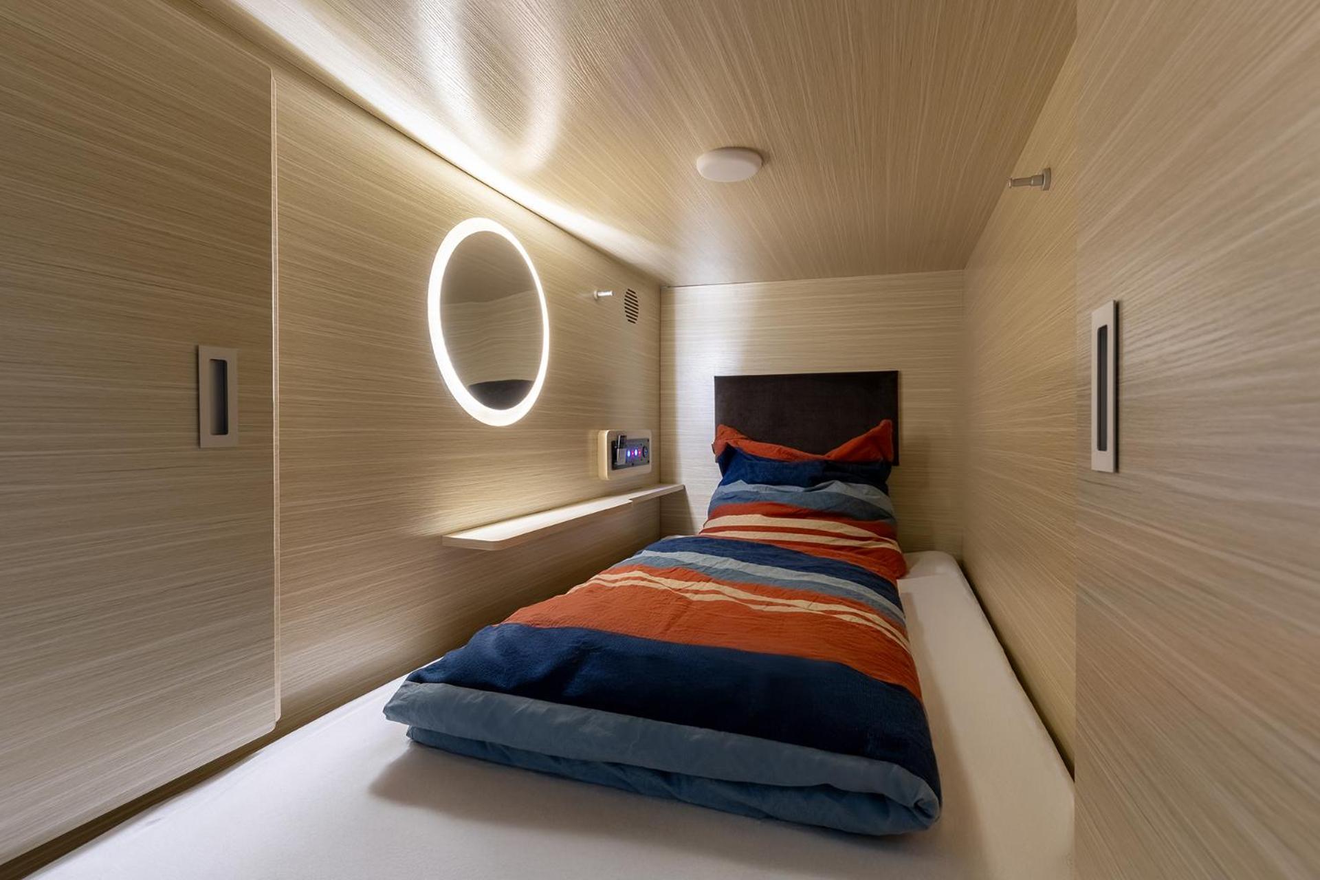 Mue Cubes - Capsule Hotel Базел Екстериор снимка
