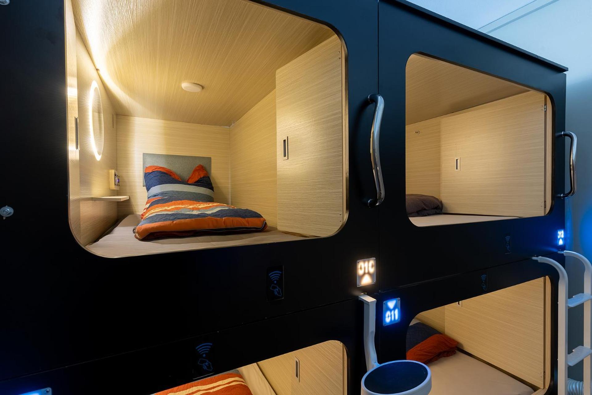 Mue Cubes - Capsule Hotel Базел Екстериор снимка