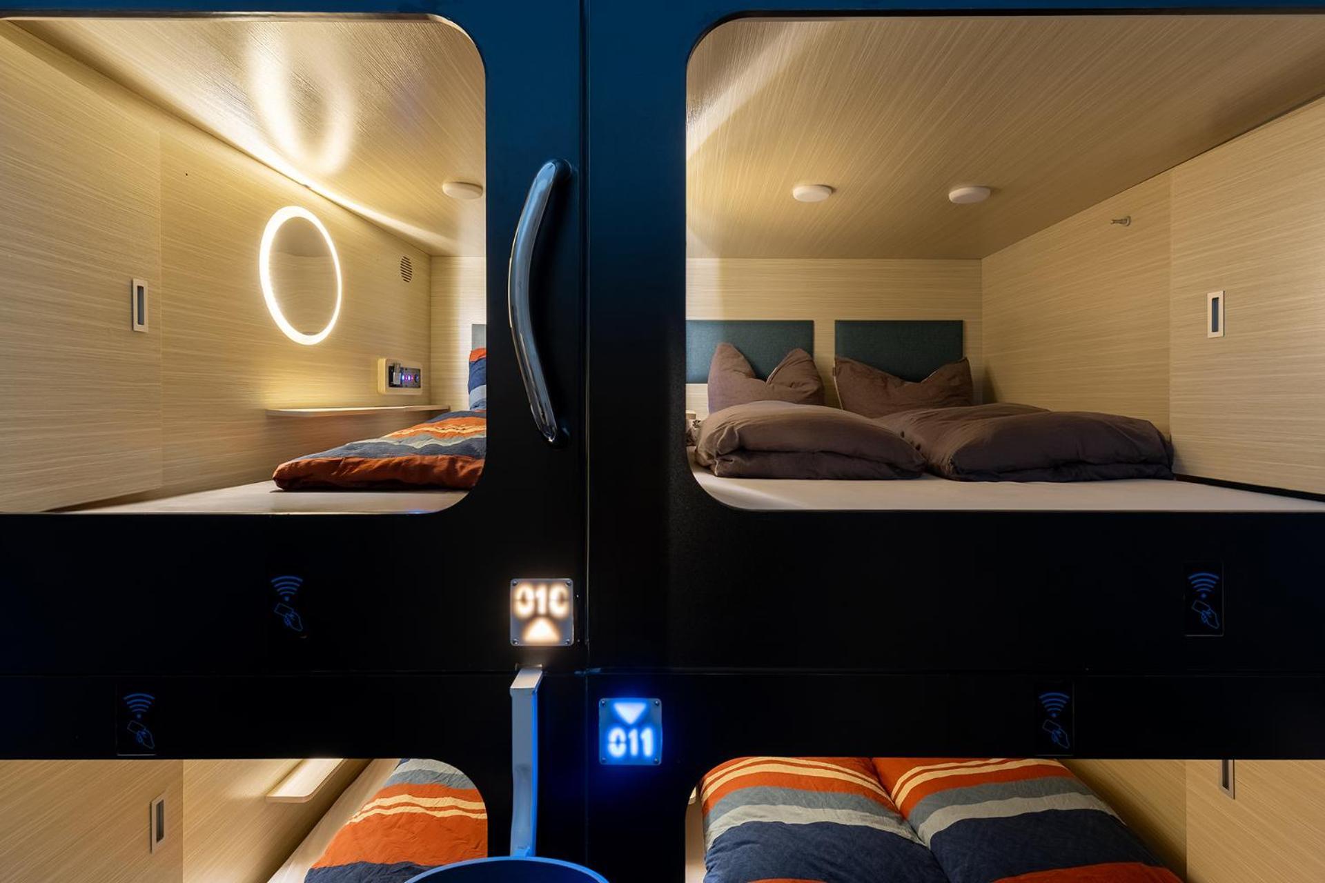 Mue Cubes - Capsule Hotel Базел Екстериор снимка