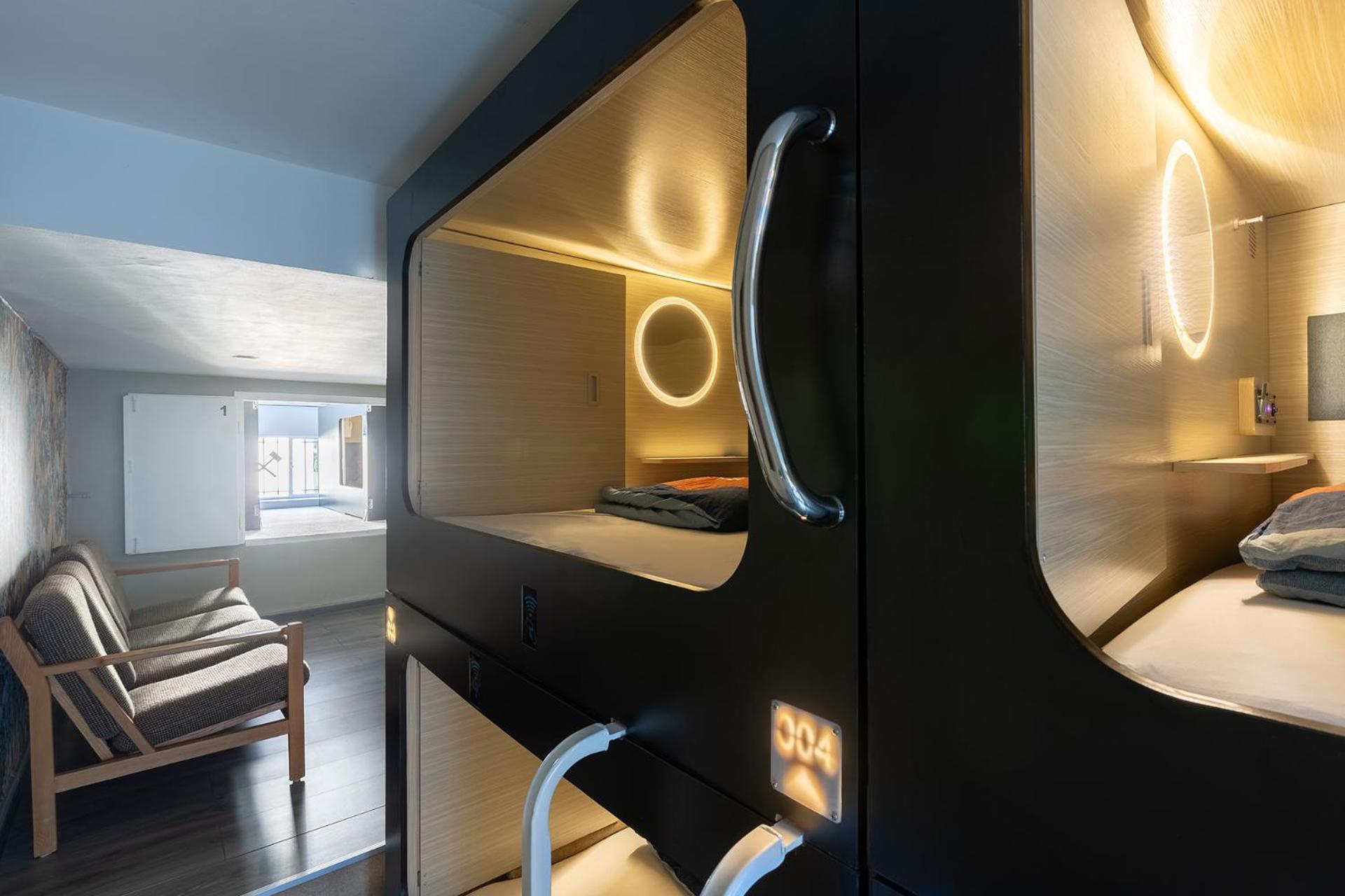 Mue Cubes - Capsule Hotel Базел Екстериор снимка
